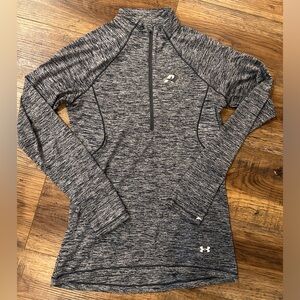 Under Armour Akron Zips Small‎ Semi-Fitted Women's Heat Gear